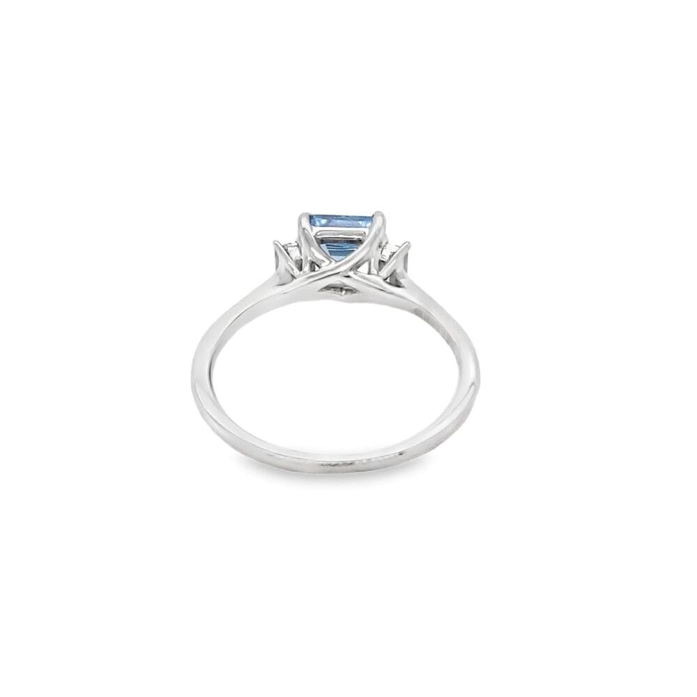 18ct White Gold 0.92ct Ascher Cut Aquamarine and Diamond Ring - Image 3